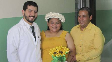 Zulema Desyree Hernández Zaldivar (24) y Andrés Fernando Noriega Pérez (31) se casaron en el hospital Mario Catarino Rivas.