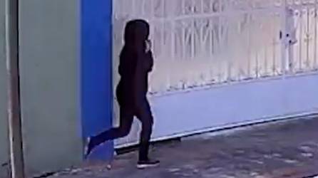 Imagen del video que registró a la mujer que disparó a la maestra.