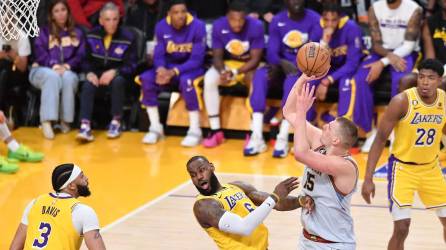 Los Nuggets de Nikola Jokic, que perdían por 15 puntos al descanso, culminaron la barrida y jugarán las Finales.