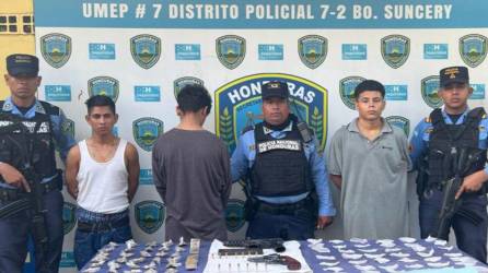 Enmarcada en la Operación Candado Valle de Sula, policías de la Unidad Metropolitana de Prevención 7 (UMEP-7) localizaron y aprehendieron a tres supuestos gatilleros de la Mara Salvatrucha (MS-13) en poder de armas de uso prohibido, permitido y droga.