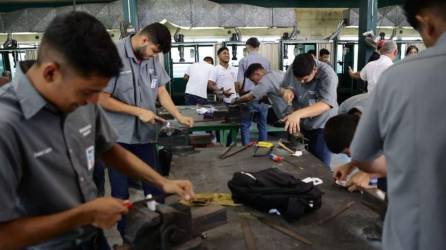 Estudiantes del Infop-SPS en sus talleres académicos.