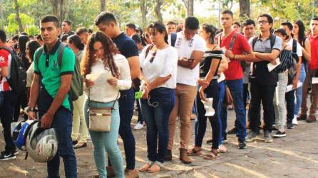 Aspirantes de Unah-vs en un proceso de admisión anterior.