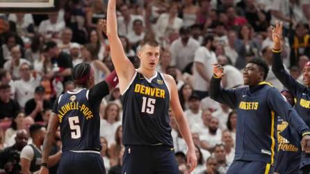 El serbio Nikola Jokic fue vital para el triunfo de los Nuggets contra Miami Heat en el cuarto juego de las Finales de la NBA.