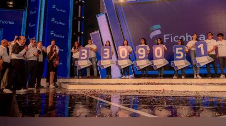 Con gran júbilo se recibió la donación de Grupo Ficohsa por la cantidad de 3,309,051 lempiras, en nombre de todos los hondureños, clientes, empresas aliadas y su grupo de empresas.