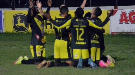 Real Sociedad y Génesis se enfrentan en el estadio Francisco Martínez de Tocoa.