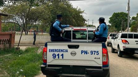 <b><span class=mln_uppercase_mln>acción.</span></b> Tras el tiroteo agentes policiales saturaron la zona.