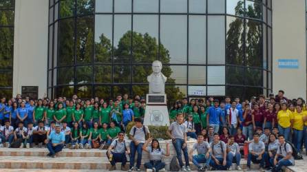 Cientos de colegiales de Cortés visitaron recientemente las instalaciones de la Universidad Pedagógica Nacional Francisco Morazán en San Pedro Sula para conocer sobre la Feria Pedagógica.