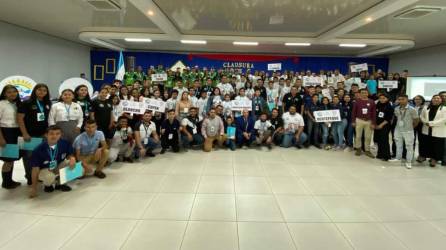 Decenas de estudiantes hondureños destacaron en la VII edición de la Olimpiada Hondureña de Física Elemental (OHF), desarrolladas en el departamento de Ocotepeque. En fotos los mejores momentos.