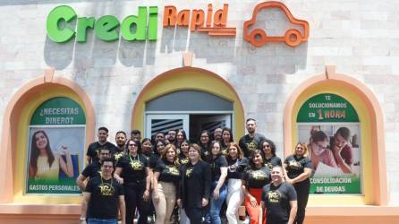 Ejecutivos y colaboradores de Credi Rapid se enorgullecen de celebrar 10 años de éxitos y alianzas comerciales.