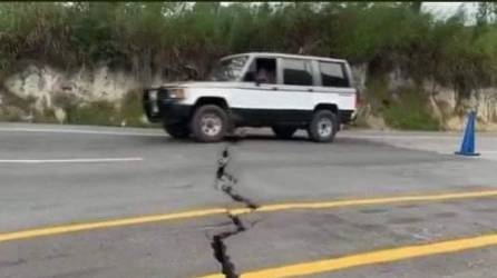 Debido a los constantes temblores en Comayagua, la calle la comienza a colapsar en Taulabé.