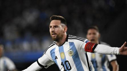 Lionel Messi celebró de esta manera su golazo ante Ecuador en la primera jornada de la eliminatorias de Conmebol.