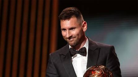 Lionel Messi en el momento donde recibía su octavo Balón de Oro.