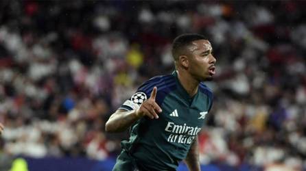 Gabriel Jesús celebrando su golazo anotado ante Sevilla.