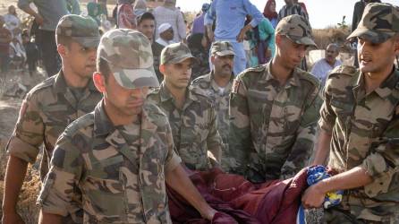 Centenares de cuerpos marroquíes ya han sido sacado debajo de los escombros tras el potente sismo que sacudio al país este viernes. Imágenes son impactantes.