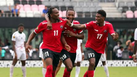 Trinidad y Tobago debutó goleando 3-0 a San Cristóbal y Nieves.