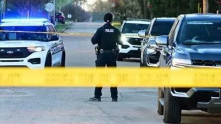 Policía resguarda escena del crimen.