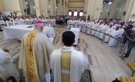 Miguel Lenihan en la misa crismal de este Miércoles Santo.