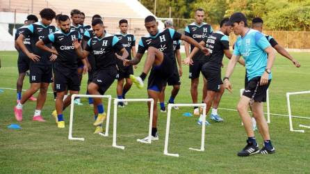 La Selección de Honduras entrenó por primera vez en la cancha del estadio Mariano Matamoros de Xochitepec y empezó a preparar la batalla contra México.