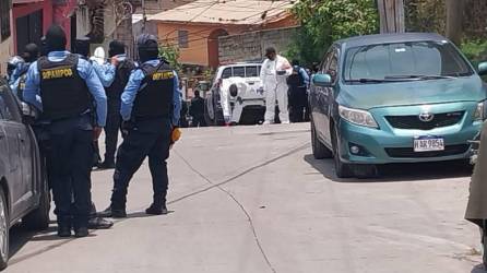 Policías y supuestos pandilleros se enfrentaron a balazos este domingo en un sector de Tegucigalpa, capital de Honduras.