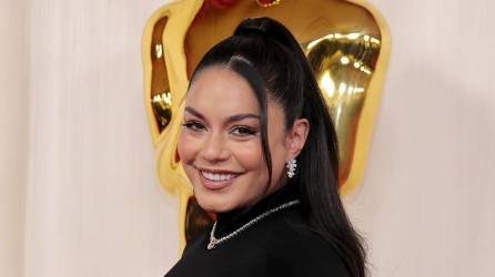 La talentosa actriz, Vanessa Hudgens, está esperando su primer bebé junto al beisbolista Cole Tucker, con quien contrajo matrimonio en diciembre pasado, deslumbró en la alfombra roja de los Oscars 2024 con su belleza radiante y su pancita.