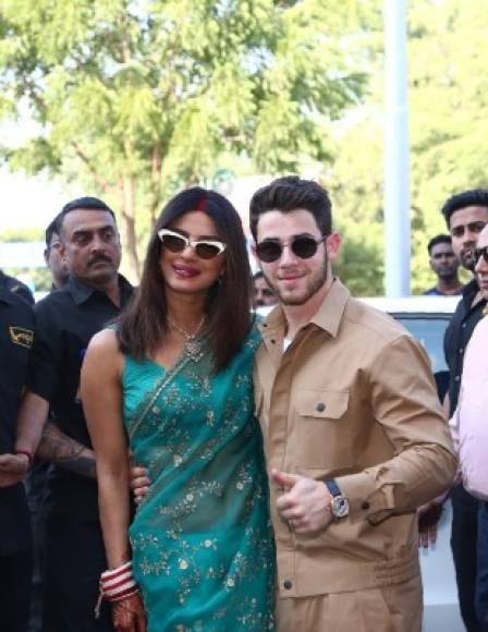 No en vano los medios hindúes llamaron a la boda de Priyanka Chopra (37) y Nick Jonas (26) como 'la boda del año', y es que la pareja celebró tantas ceremonias que algunos fanáticos todavía no tienen claro en que fecha concreta se casaron definitivamente.<br/>