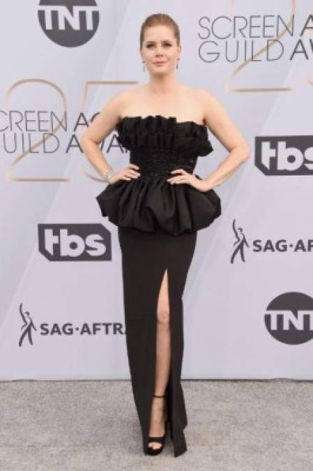 Amy Adams, nominada por su trabajo en Vice y en Heridas abiertas, deslumbró con un diseño negro de Celine.