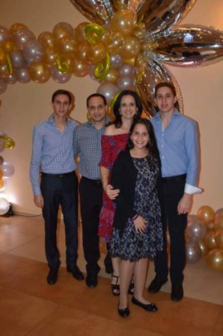 Nicolás, Edgardo, Siham, Siham y Edgardo Larach.