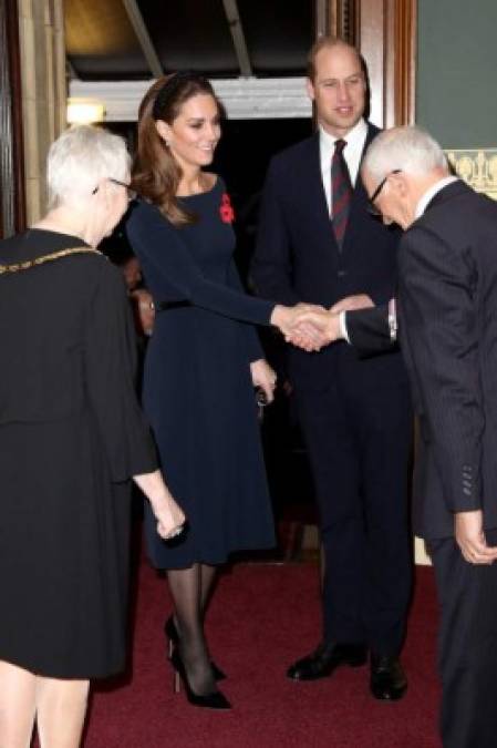 La ceremonia a la que asistieron los duques de Cambridge y Sussex es organizada por la Royal British Legion y conmemora a todos aquellos que perdieron la vida en conflictos.<br/><br/>