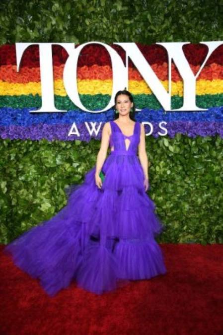 Lucy Liu sorprendió con un espectacular vestido de tul púrpura.<br/>