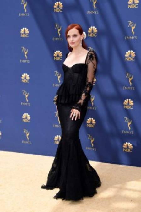 Madeline Brewer arrives for the 70th Emmy Awards at the Microsoft Theatre in Los Angeles, California on September 17, 2018. / AFP PHOTO / VALERIE MACON