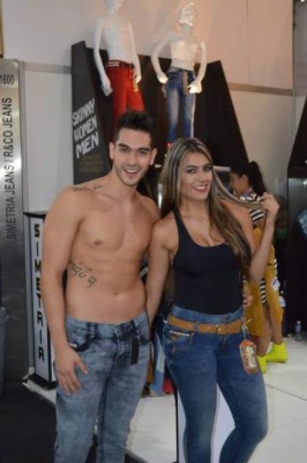 El cuerpo de esta pareja sin duda está bien hot.