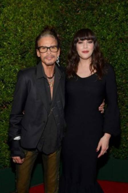 La actriz Liv Tyler llegó acompañada de su familia, en foto junto a su padre el famoso rockero Steven Tyler (Aerosmith)