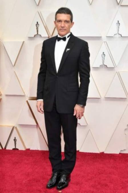 El actor español Antonio Banderas compite contra Joaquin Phoenix en la categoría de 'mejor actor' por su papel en 'Dolor y Gloria'.<br/>