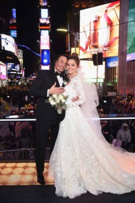 María Menounos agregpo drámatismo a su boda casándose en víspera de año nuevo en el Times Square en Nueva York. <br/>