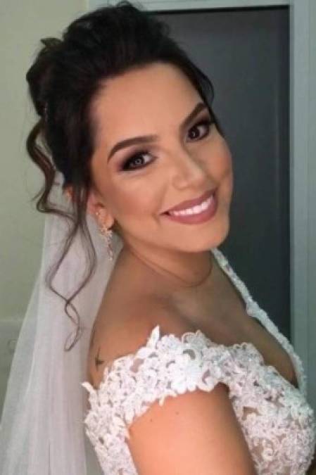 La novia comenzó a sentirse mal en la limusina que la trasladaba a la Iglesia en la que la esperaba Flavio, en Sao Paulo, Brasil. Jessica le dijo a sus familiares que se sentía mareada y con dolor en el cuello, pero ellos pensaron que era por los nervios de la boda.