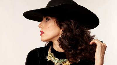 La actriz y cantante mexicana Sandra Echeverria dará vida a “La Doña”.