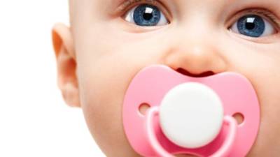 Las mordederas para bebés se usan para aliviar las encías de los bebés.