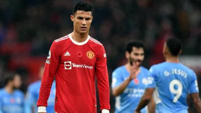 Cristiano Ronaldo, cabizbajo tras un gol del Manchester City en Old Trafford.