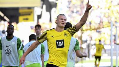 Erling Haaland se reencontró con el gol marcando un doblete en la victoria del Borussia Dortmund ante el Wolfsburgo.
