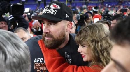 Travis Kelce y su famosa novia Taylor Swift durante la pasada edición del Super Bowl.