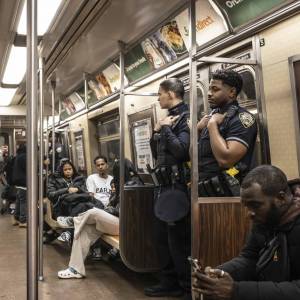 Gritos, golpes y disparos en los vagones del metro de Nueva York