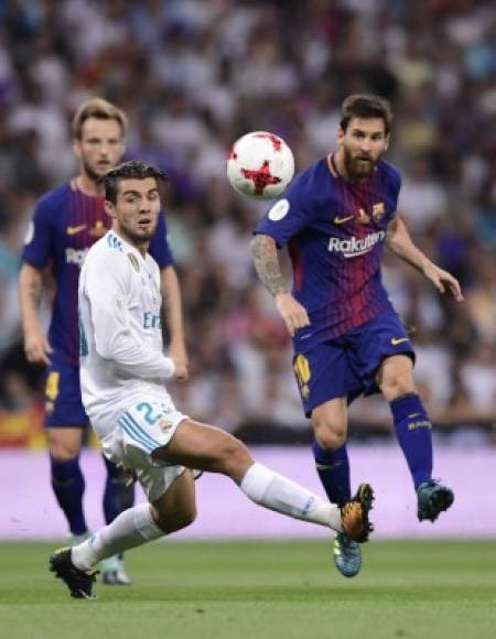 Mateo Kovacic (9): Tenía la misión de controlar a Leo Messi y la completó a la perfección. El croata fue la sombra del argentino durante los 61 minutos que estuvo sobre el terreno de juego y anuló al '10' del FC Barcelona. También dejó salidas en conducción desde atrás gracias a las que el Real Madrid rompió líneas y provocó peligro.