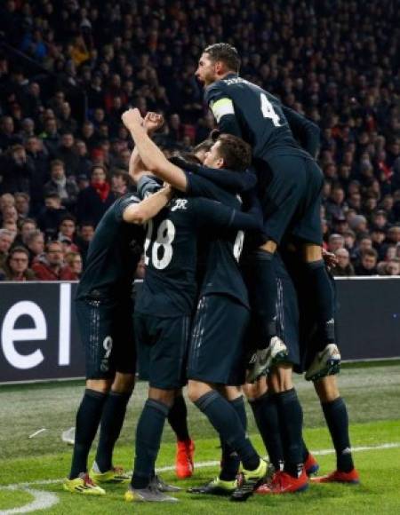 Los jugadores del Real Madrid celebraron el gol de Karim Benzema. Foto RealMadrid.com