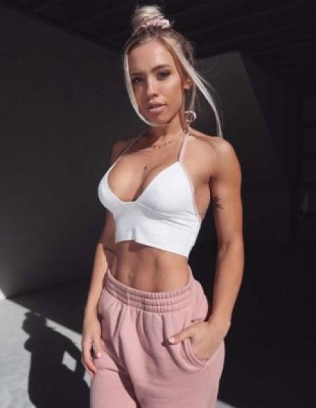 Entre la larga lista de famosos invitados estaba la sexy modelo Tammy Hembrow.