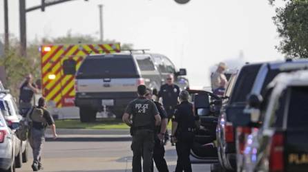 La policía de Texas investiga el tiroteo en una iglesia de Houston.