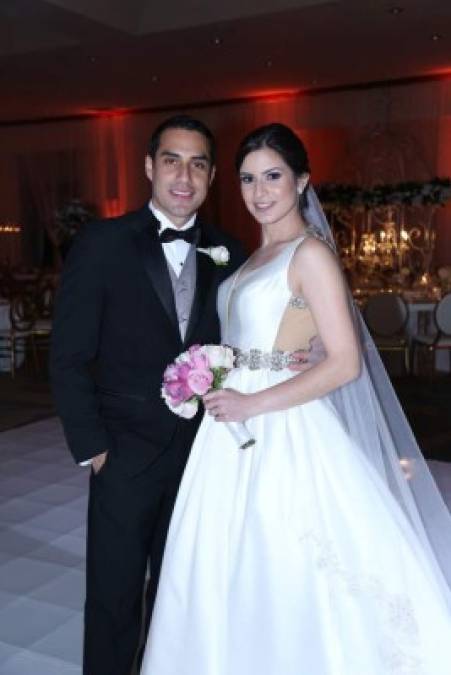 Jonathan Espinoza y Abigail Oseguera, un enlace de ensueño.