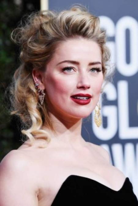 La actriz estadounidense, Amber Heard se enamoró del protagonista de Piratas del Caribe, Johnny Deep, en el set de la película The Rum Diary, quien tenía una relación de 14 años con la francesa Vanessa Paradis.