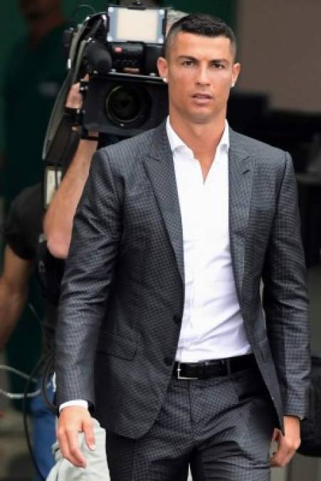 10. Cristiano Ronaldo<br/>Jugador de fútbol<br/>Portugal<br/>$108 millones de dólares<br/>