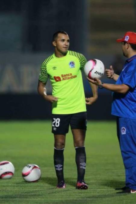 El futuro del portero Donis Escober está en duda en el Olimpia. Se le vence el contrato en el presente torneo.