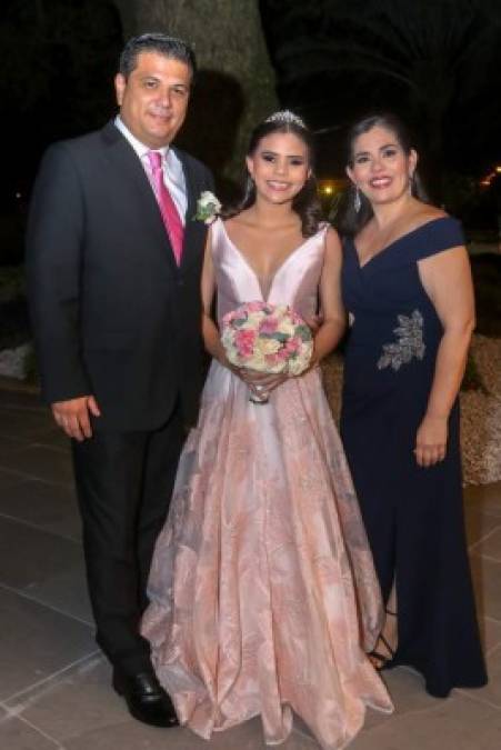 Raúl, Natalia y Karla Peña.